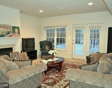 10084 Daniels Run Way - Photo Thumbnail 3