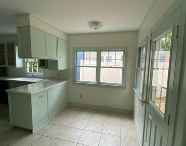218 W Main Street - Photo Thumbnail 3