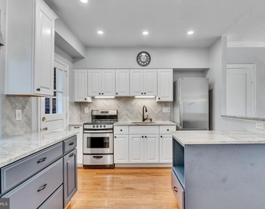 300 Commonwealth Avenue - Photo Thumbnail 4