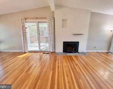 5628 Fillmore Avenue - Photo Thumbnail 9