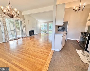 5628 Fillmore Avenue - Photo Thumbnail 12