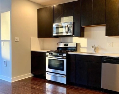 723 Sansom Street - Photo Thumbnail 6