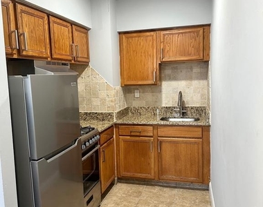 400-418 W Walnut Lane - Photo Thumbnail 6