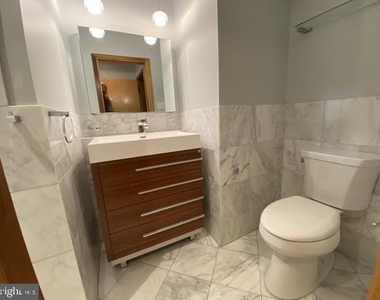 1737 Chestnut Street - Photo Thumbnail 10