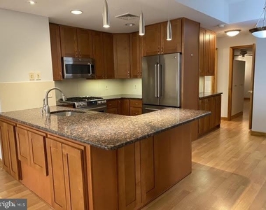 1737 Chestnut Street - Photo Thumbnail 4