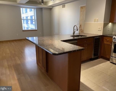 1737 Chestnut Street - Photo Thumbnail 5