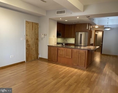 1737 Chestnut Street - Photo Thumbnail 3