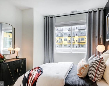 503-29 N Columbus Boulevard - Photo Thumbnail 25