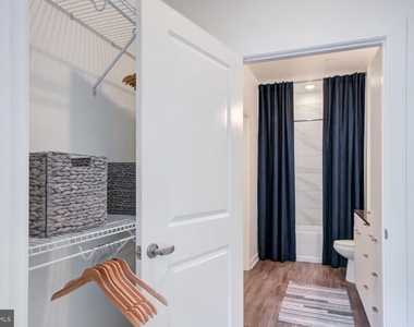 503-29 N Columbus Boulevard - Photo Thumbnail 16