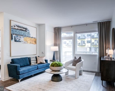 503-29 N Columbus Boulevard - Photo Thumbnail 5