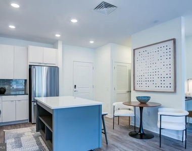 503-29 N Columbus Boulevard - Photo Thumbnail 4