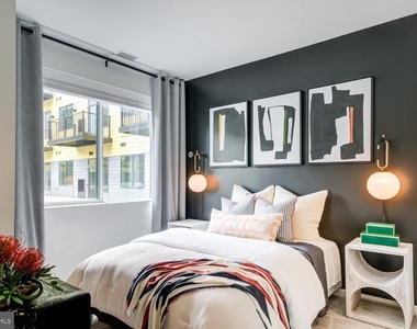 503-29 N Columbus Boulevard - Photo Thumbnail 24