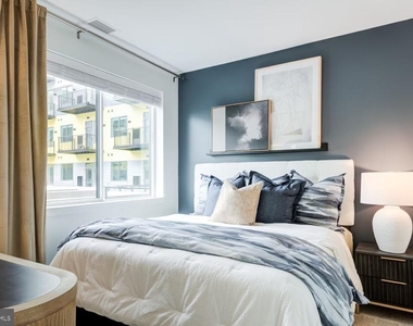 503-29 N Columbus Boulevard - Photo Thumbnail 9