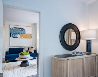503-29 N Columbus Boulevard - Photo Thumbnail 10