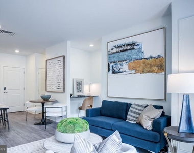 503-29 N Columbus Boulevard - Photo Thumbnail 6