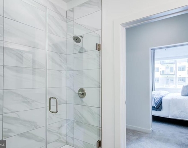 503-29 N Columbus Boulevard - Photo Thumbnail 13