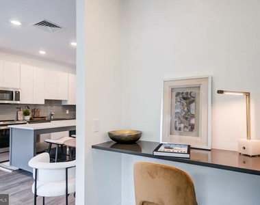 503-29 N Columbus Boulevard - Photo Thumbnail 7
