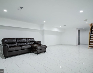 3038 Salmon Street - Photo Thumbnail 34