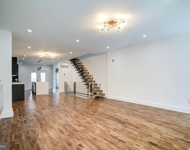 3038 Salmon Street - Photo Thumbnail 4