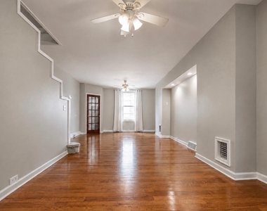2643 Emerald Street - Photo Thumbnail 4