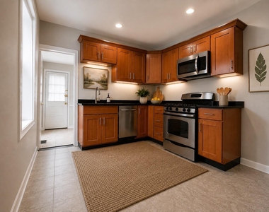 2643 Emerald Street - Photo Thumbnail 7
