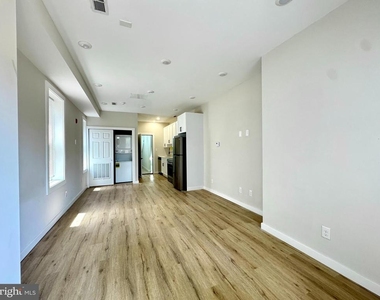 255 S 44th - Photo Thumbnail 3