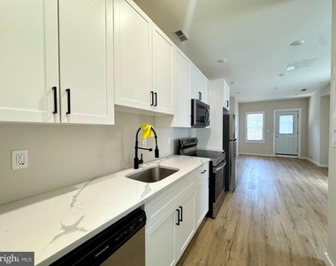 255 S 44th - Photo Thumbnail 5