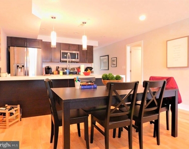 922 N 17th Street - Photo Thumbnail 4