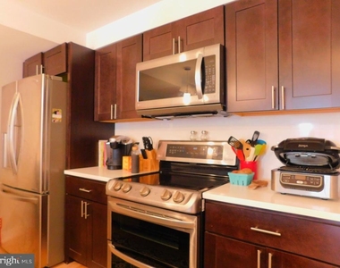 922 N 17th Street - Photo Thumbnail 7