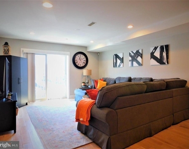 922 N 17th Street - Photo Thumbnail 1