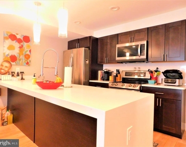922 N 17th Street - Photo Thumbnail 6