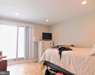 922 N 17th Street - Photo Thumbnail 15