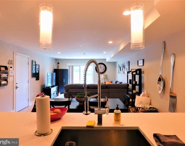 922 N 17th Street - Photo Thumbnail 8