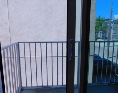 922 N 17th Street - Photo Thumbnail 17