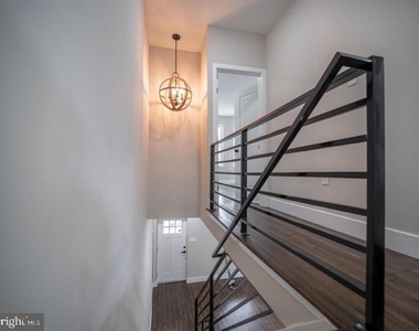 2930 Nicholas Street - Photo Thumbnail 6