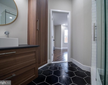 2930 Nicholas Street - Photo Thumbnail 7