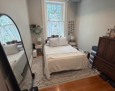 1211 Spruce Street - Photo Thumbnail 5