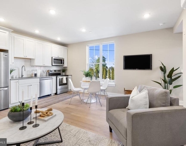 6712 Ridge Avenue - Photo Thumbnail 10