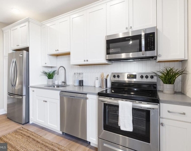 6712 Ridge Avenue - Photo Thumbnail 12