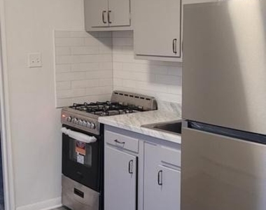 7712 Watson Street - Photo Thumbnail 4
