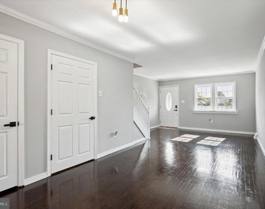 725 Mt Vernon Avenue - Photo Thumbnail 6