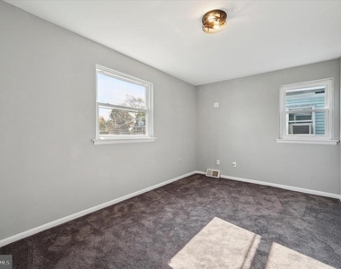 725 Mt Vernon Avenue - Photo Thumbnail 12