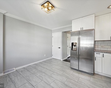 725 Mt Vernon Avenue - Photo Thumbnail 3