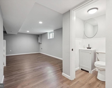 725 Mt Vernon Avenue - Photo Thumbnail 9