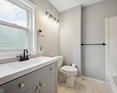 725 Mt Vernon Avenue - Photo Thumbnail 8