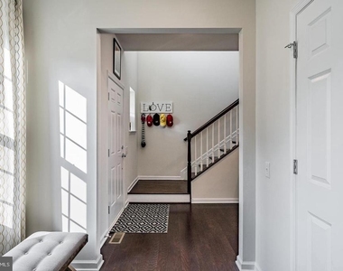 733 Sun Valley Court - Photo Thumbnail 2