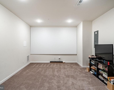 733 Sun Valley Court - Photo Thumbnail 29