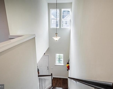 733 Sun Valley Court - Photo Thumbnail 7
