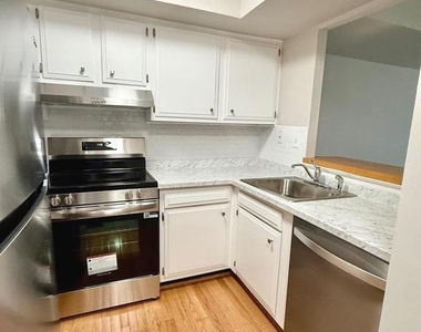 297 Summit House - Photo Thumbnail 6