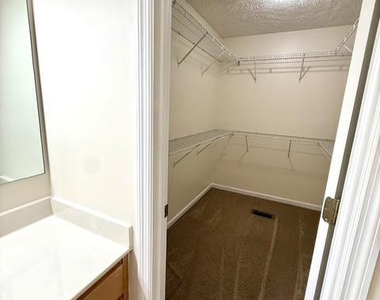 6808 Jacobs Creek Circle - Photo Thumbnail 9